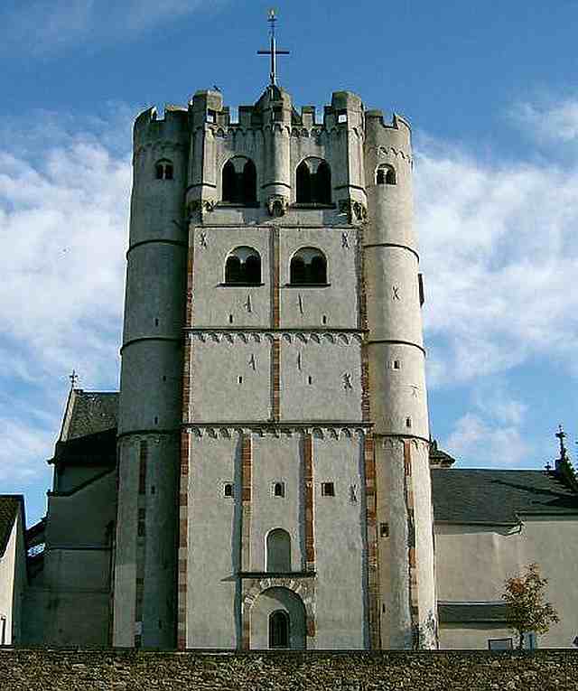 Die aufgestockte Westfassade