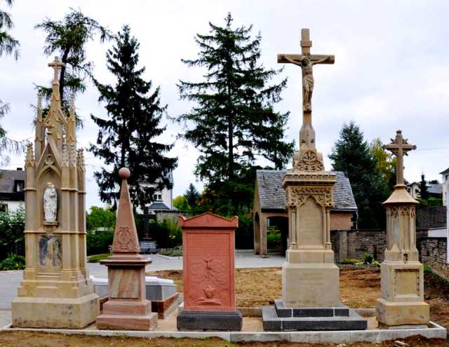 Weckbeckergräber auf dem Friedhof der Stadt Münstermaifeld