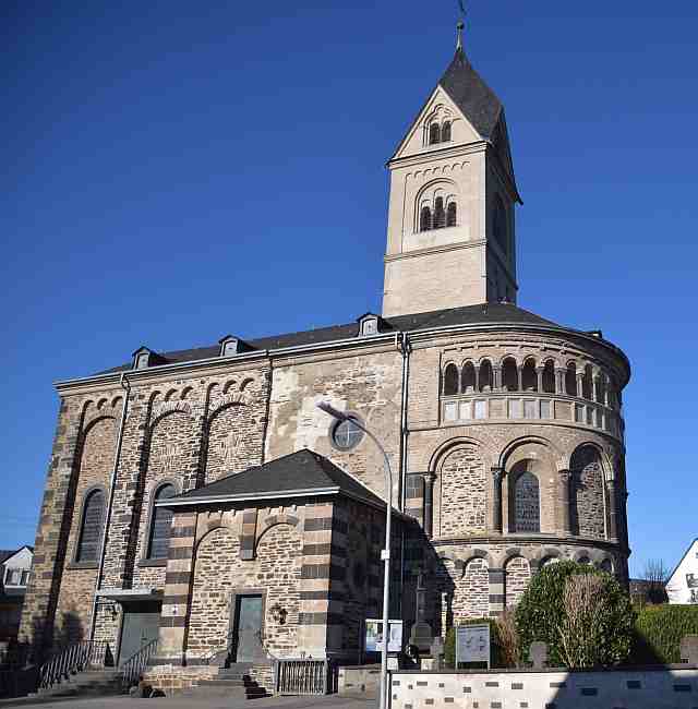 Lonnig, St. Jakobus d. Ä., Turm u. Chor 13. Jh.Neoromanischer Anbau 1836
