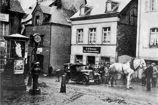 Tankstelle am Martinsmarkt um 1930